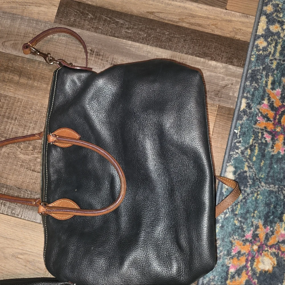 Dooney & Bourke classic dooney